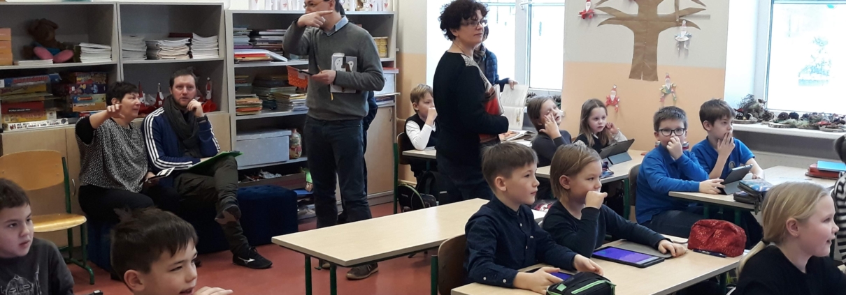 Väliskülalised Eesti koolis. Heade PISA testi tulemuste tagamaid uurimas